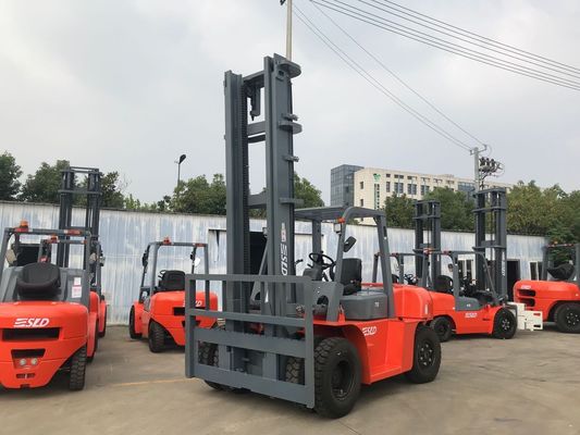 इसुजु इंजन मस्त लिफ्टिंग हाईट 6000 मिमी डीजल फोर्कलिफ्ट ट्रक